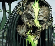 Sangre brotando de la cabeza de un Yautja