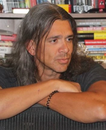 Stephen Graham Jones | Wiki Depredador AVP | Fandom