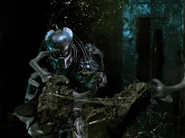 Scar matando a un Facehugger con su Shuriken