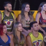 Los cuatro integrantes portando el uniforme del equipo de los Cafeteros.