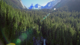 Le château de la Reine des Neiges au loin