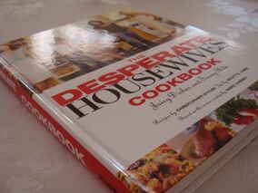 The Desperate Housewives Cookbook: Juicy Dishes and Saucy