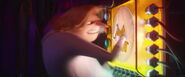 Despicable3-disneyscreencaps.com-9106.jpg (136 KB) Dru destroys the robot's generator to save his brother.