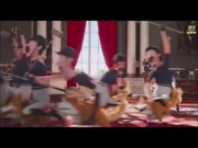 Королевские мужики на корги и играют в поло на корги 