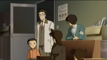 Un niño y su padre visitan inesperadamente a Kogoro explicando que han sido testigos de un asesinato.