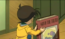 Conan coloca un libro en el despacho de Kakuzo Okudaira