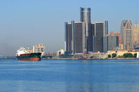 Detroit-RenCen-River