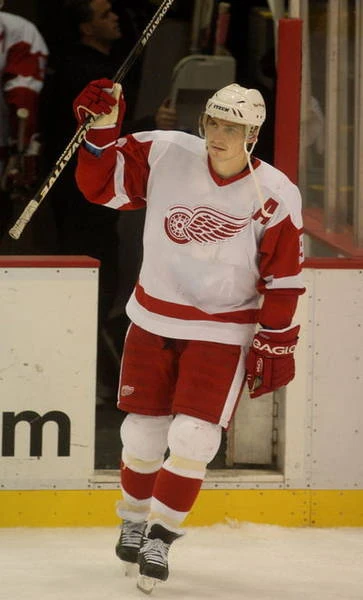 Sergei Fedorov inducted into the Detroit Red Wings Hall of Fame is iconic! As a member of the Russian Five, this is a momentum piece of history in sports