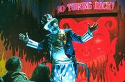 Captain Spaulding at the head of the car and entrance doorway to the Murder Ride.