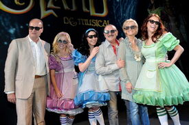 AliceInWonderland cast