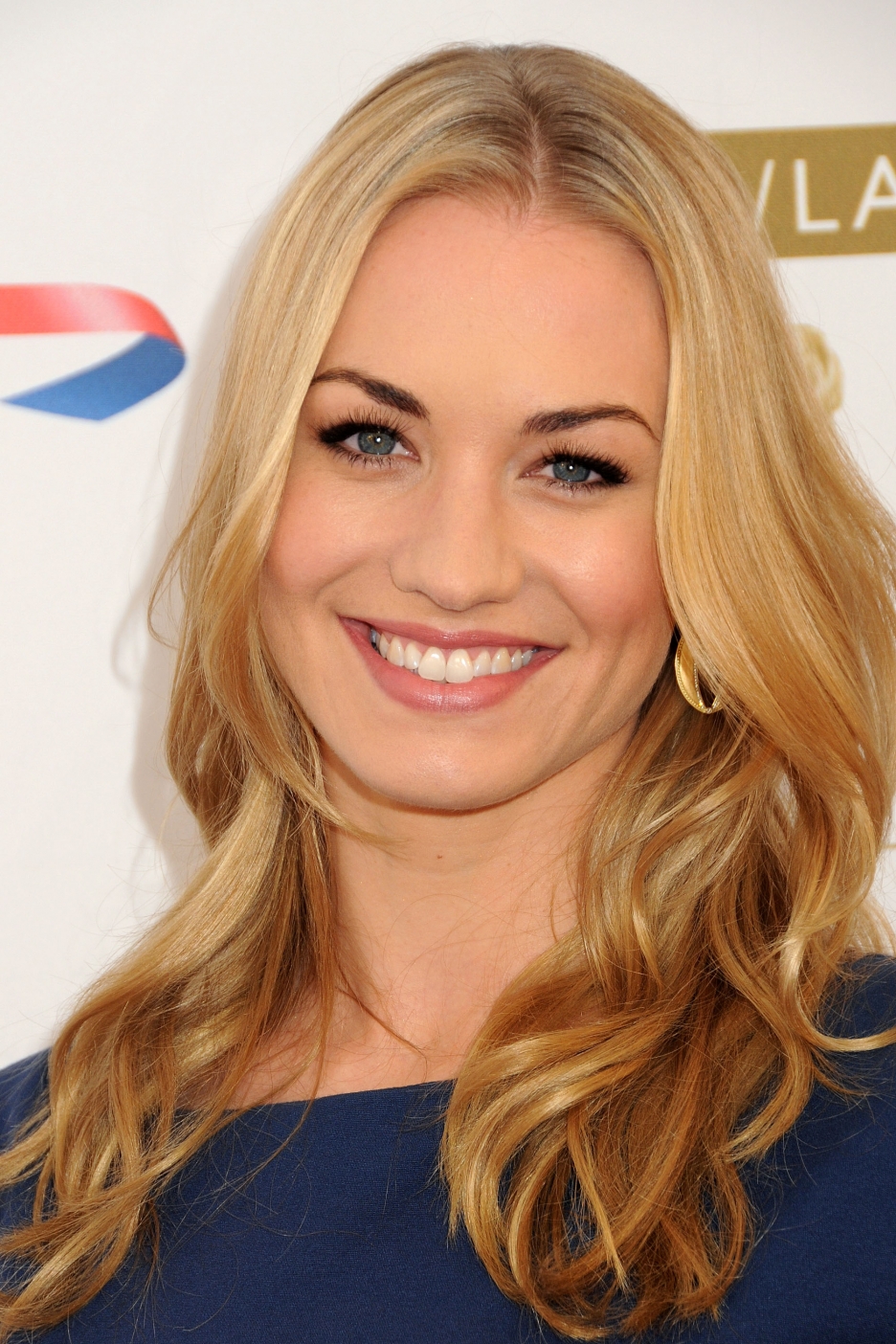 yvonne strahovski dark hair