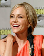 800px-Julie Benz Comic-Con 2012