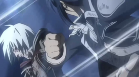 Kanda golpeando a Allen