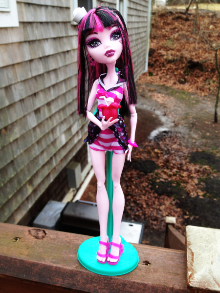 Skull Shores Draculaura | The Parody Wiki | Fandom
