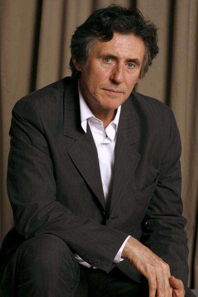 Gabriel Byrne - Wikipedia