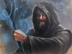 Von dem schwarzen, hölzernen Stab des bärtigen, dunklen Magiers Varkur steigt schwarzer Rauch auf. Er blickt finster und trägt eine Kapuze.