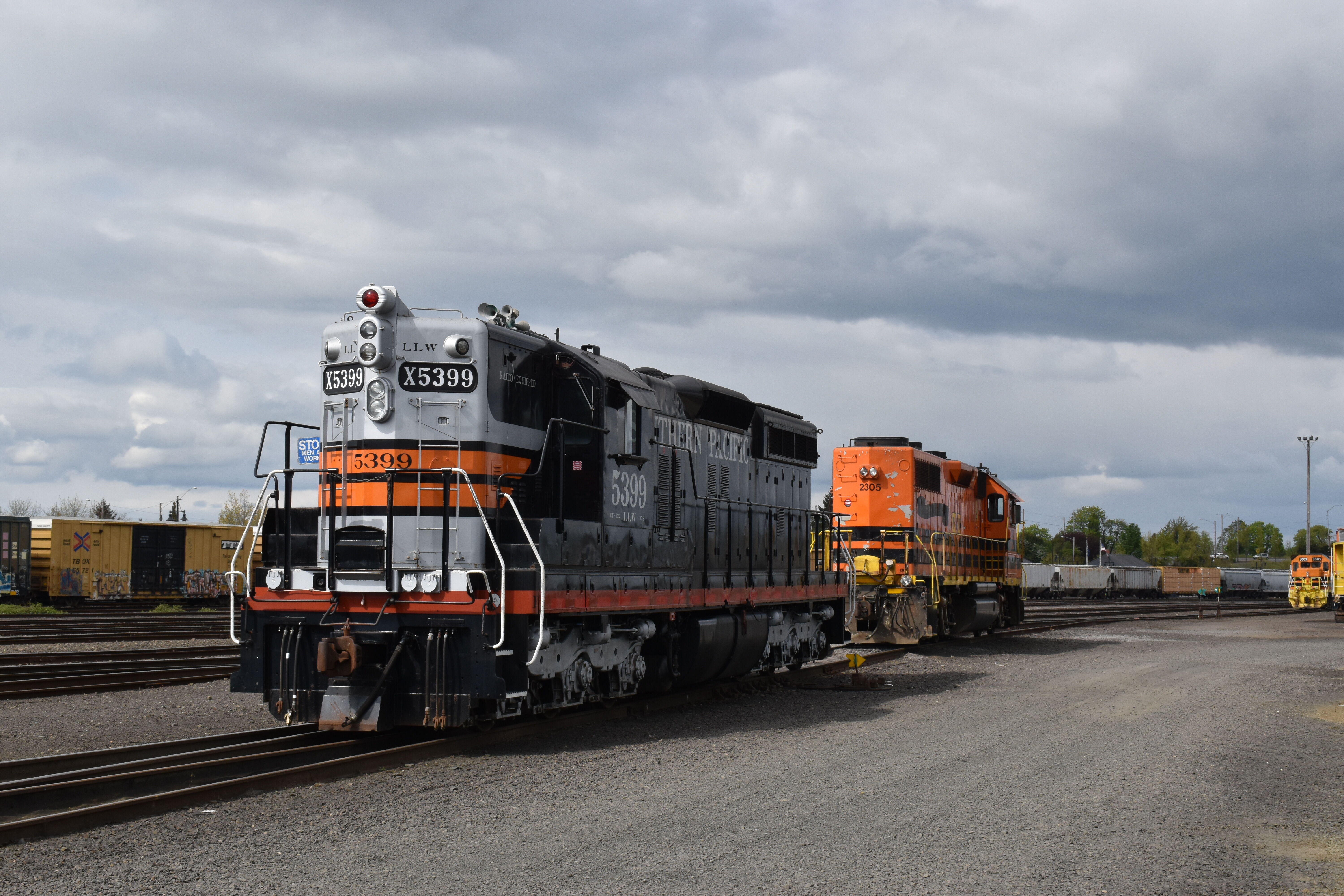 アメリカ　ＥＭＤ ＳＤ９形ディーゼル機関車 EMD SD9形ディーゼル機関車 - Wikipedia