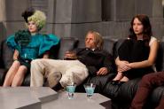 Effie ist außer sich über Katniss Benehmen, aber Haymitch findet es gut ...