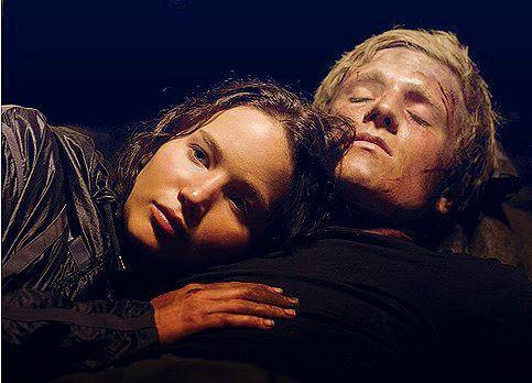 Mockingjay Teil 1 Peeta greift Katniss an