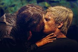 Peeta-and-katniss-kissing-in-the-hunger-games