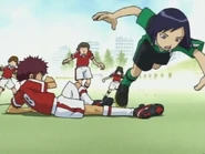 Daisuke se enfrenta a Ken en fútbol