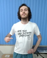 À medida que se aproxima a fatídica eleição de 2022, Klaus divulga a camiseta famosamente usada por Raul Seixas no fim dos anos 80 e deixa claro quais são suas "intenções de voto".