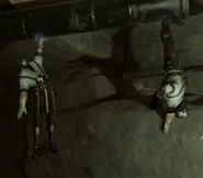 OverseersOnHookMines.png (460 KB) 被吊在鉤子雷上的兩名已死督軍