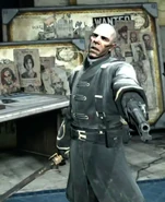 休姆使用手枪瞄准