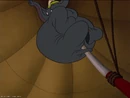 Dumbo-disneyscreencaps com-2357.jpg (212 KB) Trying to avoid Timothy