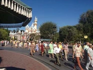 Saving-mr-banks-disneyland.jpg (30 KB) Disneyland during filming with park cast members as extras