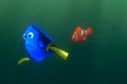 Dory remembers Marlin's goal and helps Nemo look for him