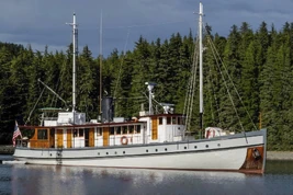 10-expedition-vessel-exterior