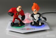 Mr. Incredible and Syndrome figures and the starter pack play set piece on the Infinity Base.