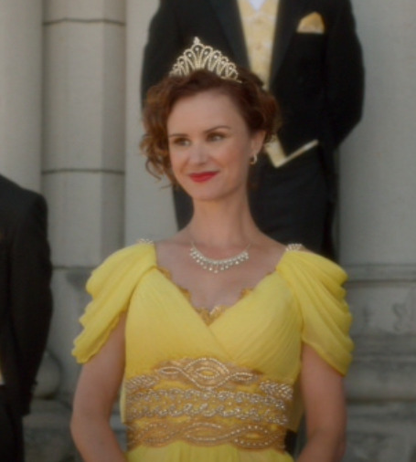 Queen Belle Disney Prince Wiki Fandom Latest