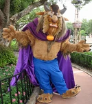 Bestia en un parque Disney.
