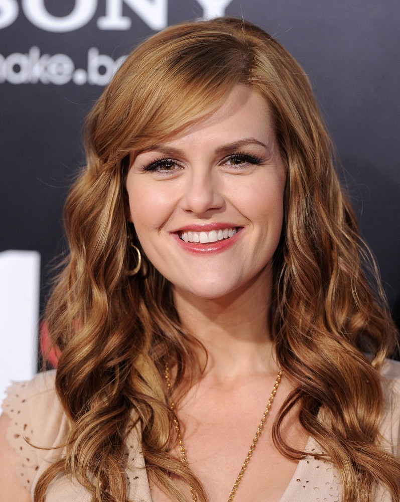 Sara Rue.