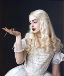 Wq2.jpg (205 KB) Anne Hathaway as the White Queen (2).