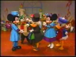 Mickey gives scrooge present.jpg (15 KB)