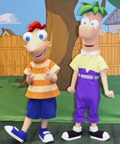 Phineas&Ferb parque.png (420 kB) Phineas y Ferb en un parque Disney.