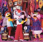 RogerWithScroogeAndGyro.jpg (315 KB) Scrooge McDuck in Disney On Ice.