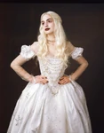 AliceInWonderland2010PublicityPhoto4.jpg (111 KB) Anne Hathaway as the White Queen (3).