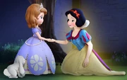 Sofía y Clover conocen a Blancanieves