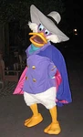 Darwing parque.png (149 kB) El Pato Darwing en un parque Disney.