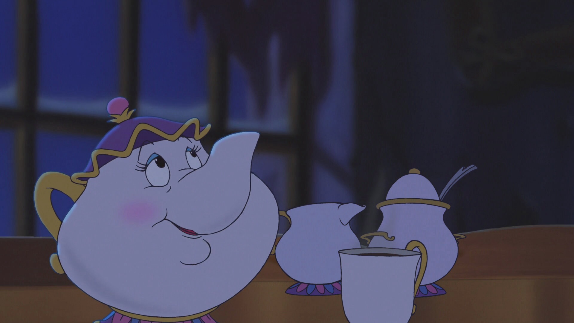 Disney Beauty and the Beast Mrs. Potts Teapot Set With 2 Chip Cups