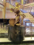 Mademoiselle Minnie Mouse Statue in the lobby of the Fantasy