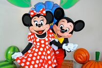 Minnie y Mickey Mouse en Disneyland Paris.