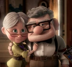 Carl de anciano con su mujer Ellie.