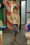 Izzy (Bizaardvark)