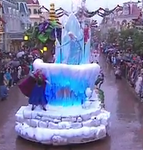 Elsa y Anna en la flota de Frozen en Disneyland Paris