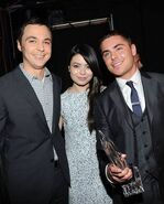 Jim Parsons, Miranda Cosgrove y Zac Efron.